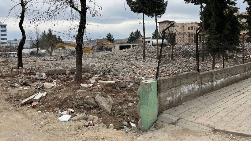 Siirt'te Metruk Binalar Yıkıldı