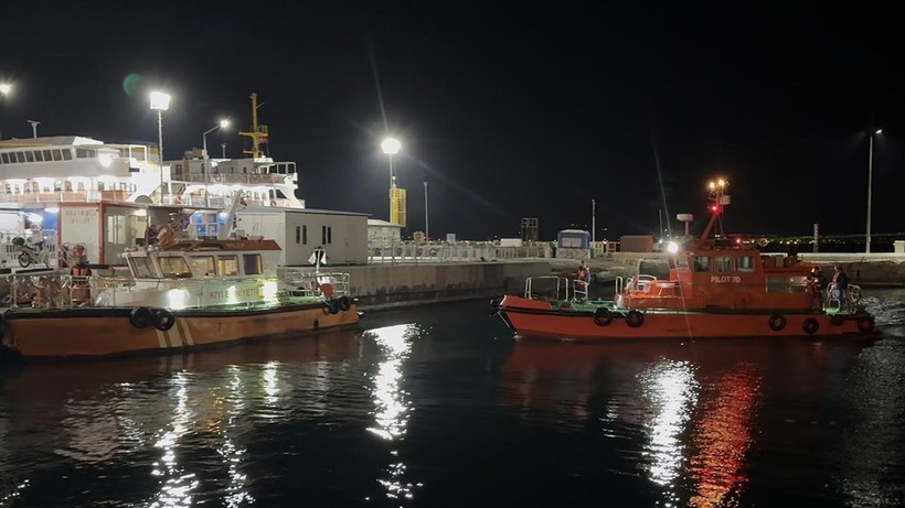Çanakkale Boğazı'nda Hareketli Dakikalar: Kılavuz Kaptan Gemiye Binmek İsterken Denize Düştü