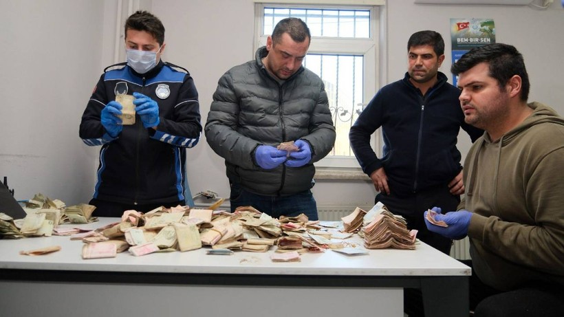 Dilencinin Üzerinden Çıkan Parayı 6 Kişi Zor Saydı