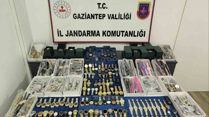 Gaziantep'te 3 Milyon 232 Bin Lira Değerinde Kaçak Saatler Ele Geçirildi