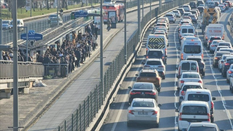 İstanbul'da Trafik Kilit! Yoğunluk Yüzde 80'e Çıktı