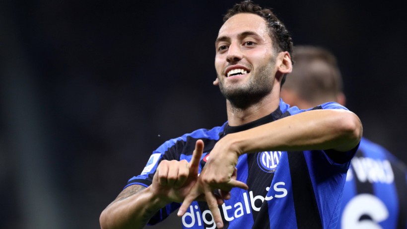 Hakan Çalhanoğlu UEFA Şampiyonlar Ligi'nde Bir ilki Başardı