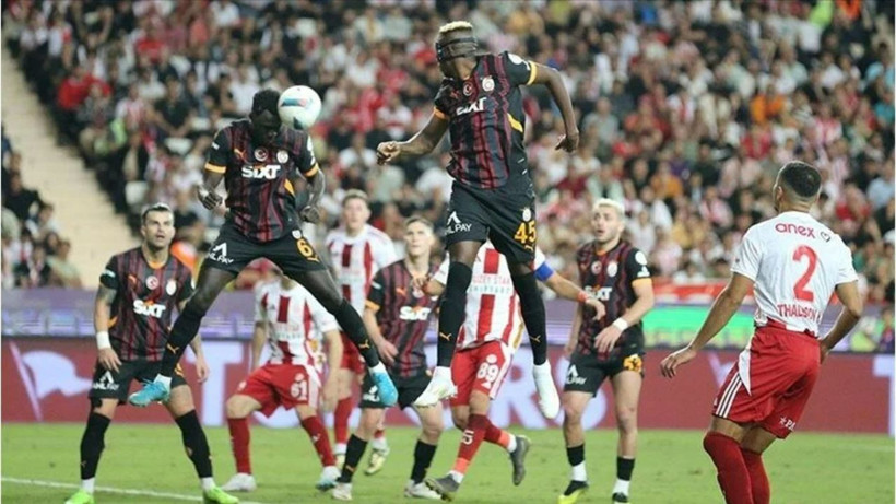 Lider Galatasaray, Antalyaspor'u Rahat Geçti