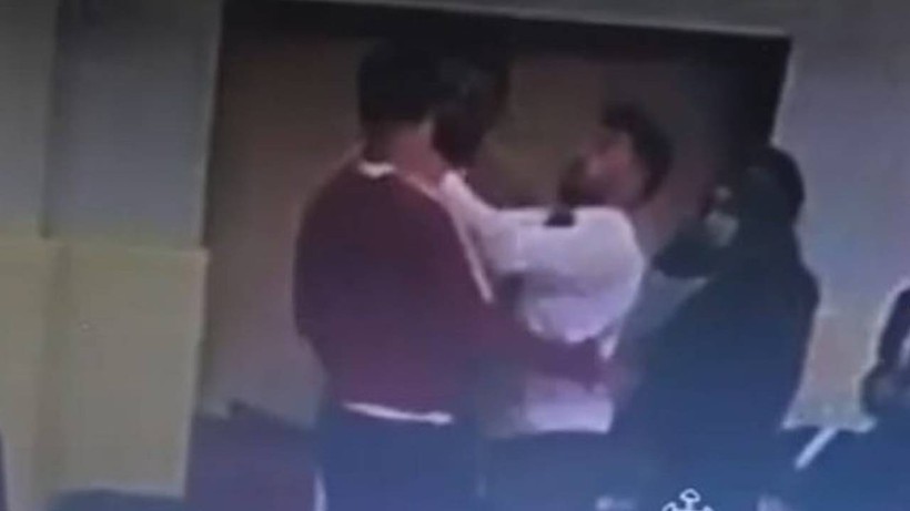 Turnuvada Tansiyon Yükseldi; Hakem, Antrenöre Kafa Attı!