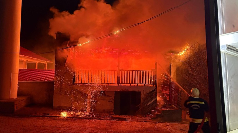 Kahramanmaraş'ta Korkutan Yangın! Cami Lojmanı Küle Döndü