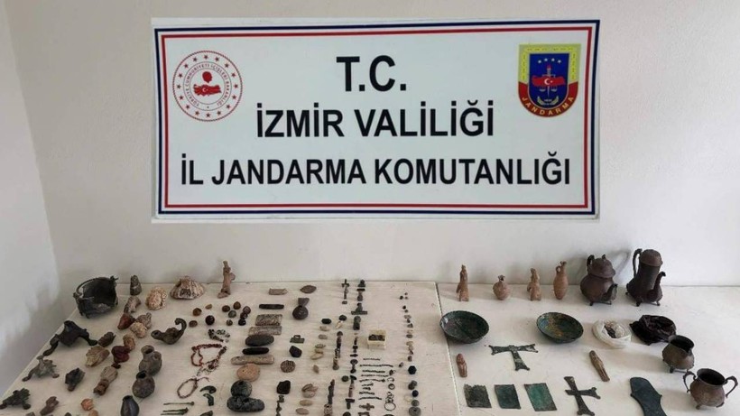 İzmir'de Tarihi Eser Operasyonu: 2 Milyon Liraya Satmaya Hazırlanırken Yakalandı