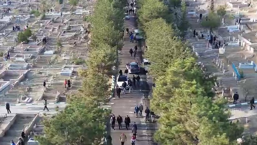 Bayramın İlk Gününde Kayseri’de Mezarlıklara Akın Edildi