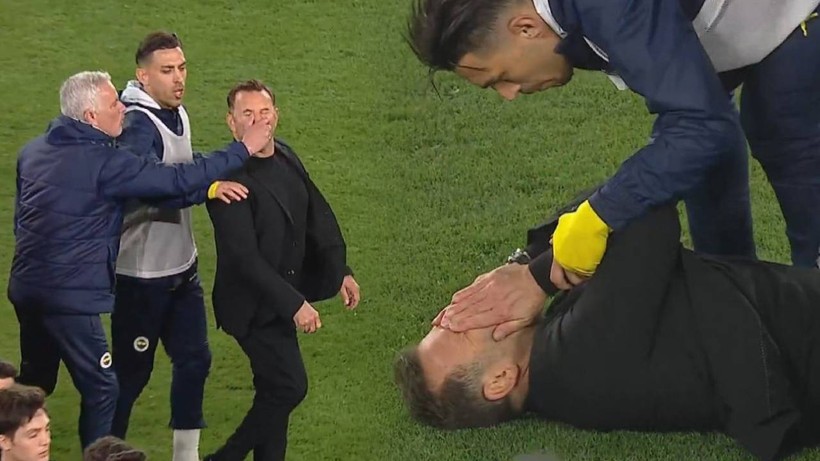 Maç Sonu Şoke Eden Hareket! Jose Mourinho, Okan Buruk'un Burnunu Sıktı