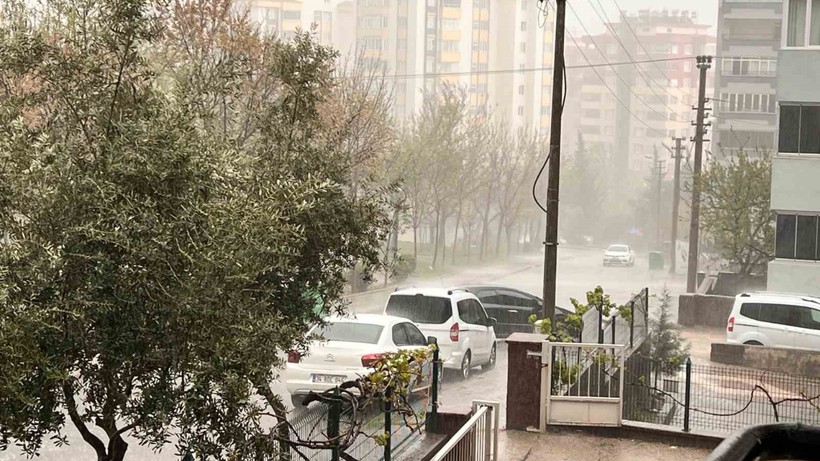 Meteoroloji Uyarmıştı, Kahramanmaraş'ta Sağanak Yağış Başladı