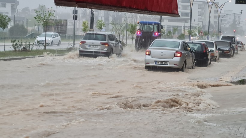 Osmaniye'yi Sağanak Vurdu