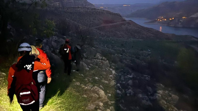 Kayalıklarda Mahsur Kalan Çoban 3 Saatin Sonunda Kurtarıldı