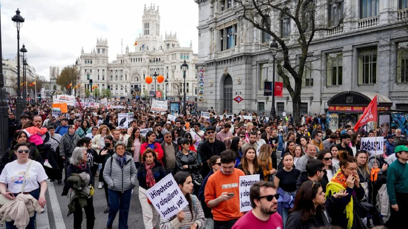 Konut Krizine Karşı Binler Sokağa Döküldü... En Az Yüzde 50 İndirim