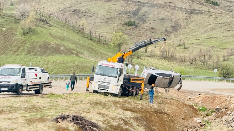 Şarampole Yuvarlanan Otomobilden Mucize Kurtuluş