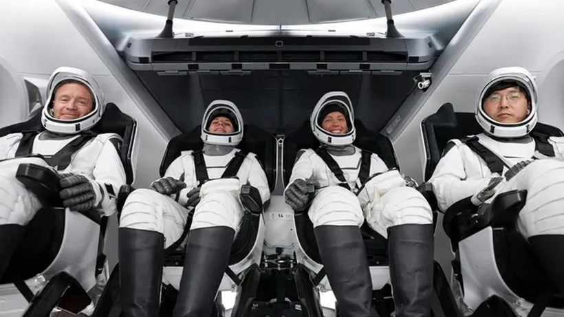 SpaceX'in Uzay Yolcuları Dünya'ya İniş Yaptı