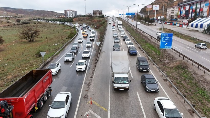 Tatil Bitti, Çile Başladı: Dönüş Yolunda 'Trafik' Alarmı