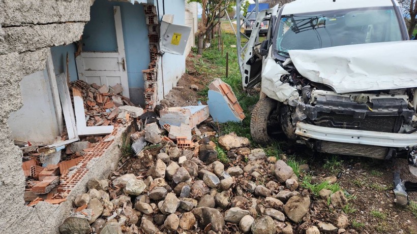Amasya'da Yürekleri Ağza Getiren Kaza, 4 Kişi Ölümden Döndü