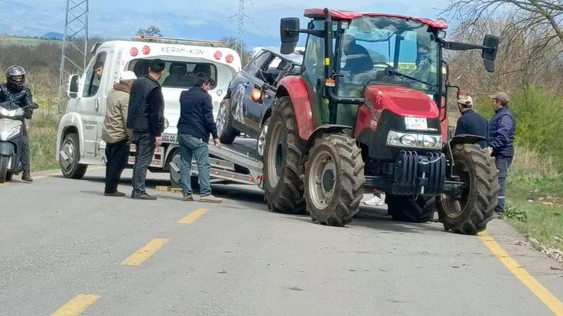 Bilecik'te Otomobil Şarampole Devrildi, 1'i Ağır 2 Kişi Yaralandı