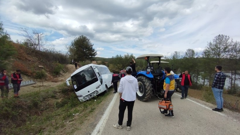 Osmaniye’de Öğrencileri Taşıyan Otobüs Kaza Yaptı