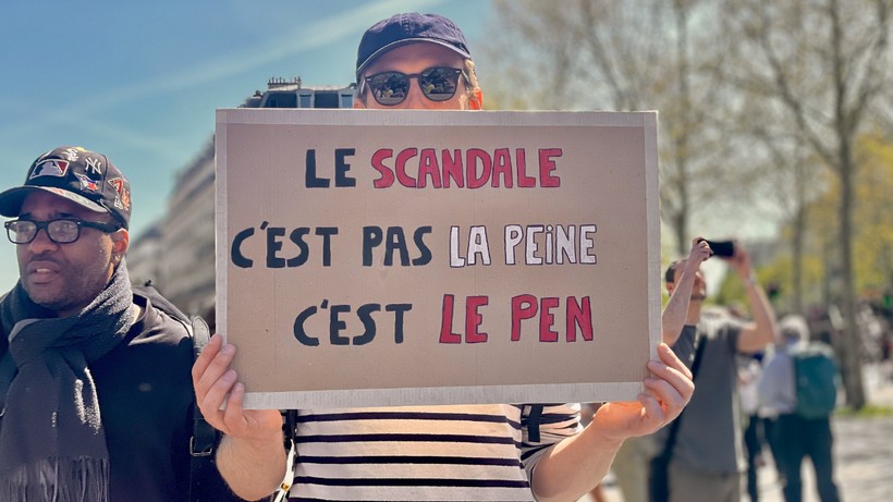 Paris'te Meydanı Karıştıran Gösteri