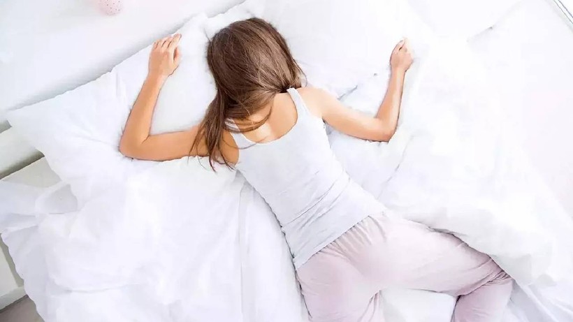 Yatakta Yüzüstü Uyuyanlar Yandı: Doktor İlk Kez Açıkladı! Duyunca Bir Daha Böyle Yatmayacaksınız