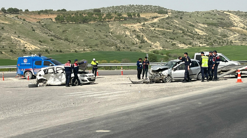 Adıyaman'da Otomobiller Çarpıştı, 8 Yaralı