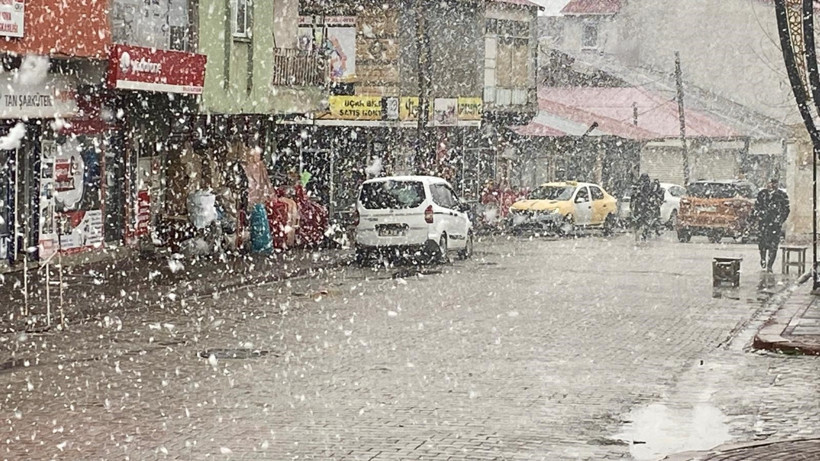 Bingöl'e Nisanda Kar Yağışı Sürprizi