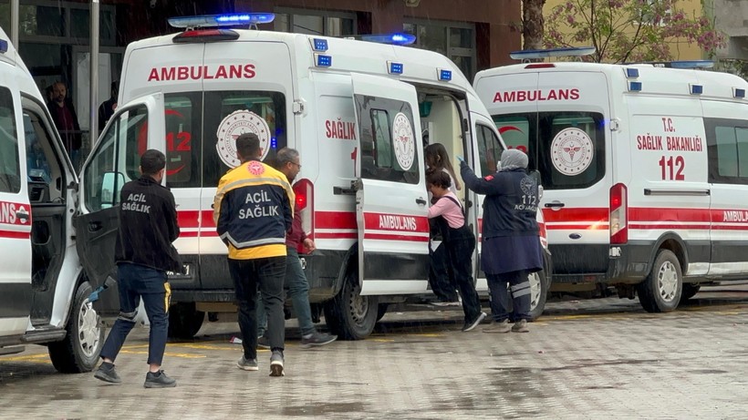 Adıyaman’da Okul Önünde Dağıtılan Şeker 15 Öğrenciyi Zehirledi