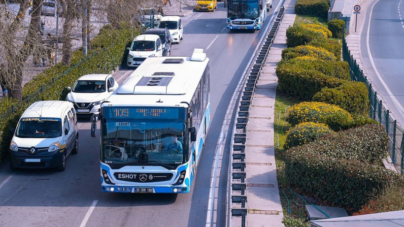 İzmir'de Toplu Ulaşıma Zam Geldi
