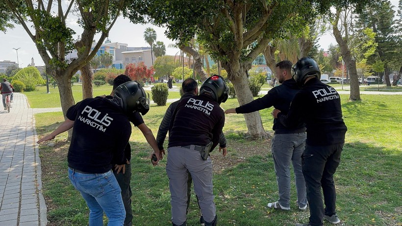 Adana'da Uyuşturucu Satıcılarına Sıkı Takip: 55 Şüpheli Yakalandı
