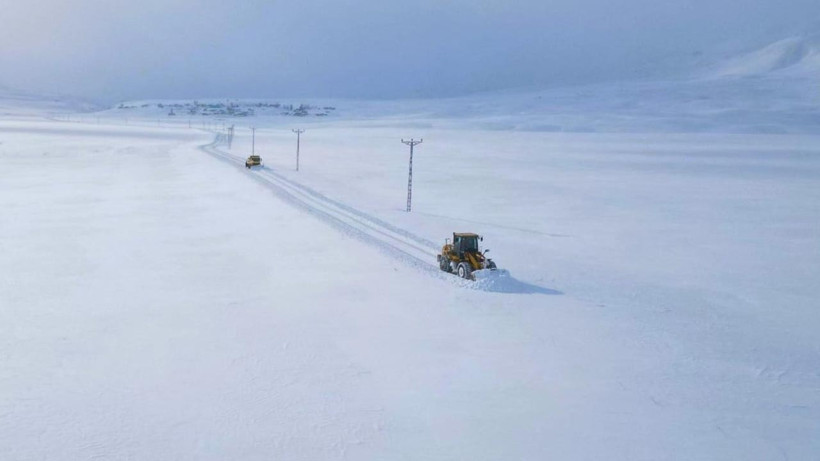 Ağrı'da Kar Yağışından Dolayı 124 Yerleşim Yerinin Yolu Kapandı