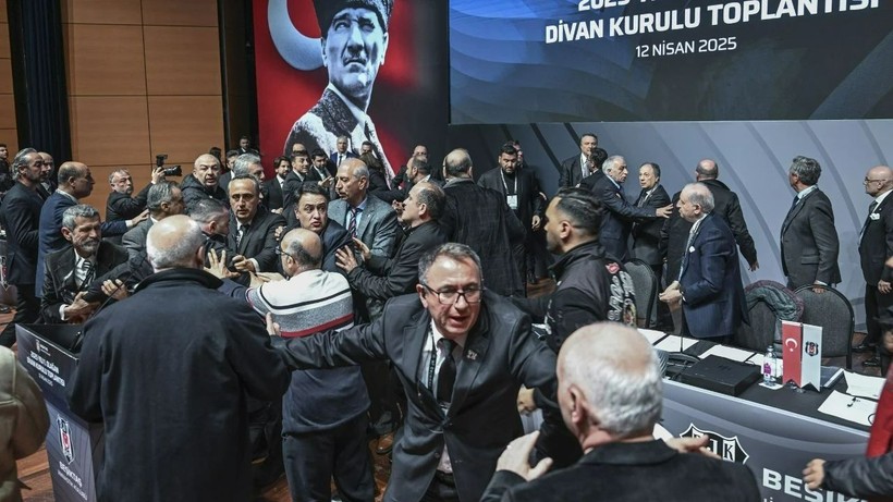Yumruklar Havada Uçuşmuştu... Beşiktaş'tan Divan Kurulu Açıklaması: Disiplin Soruşturması Başlatıldı