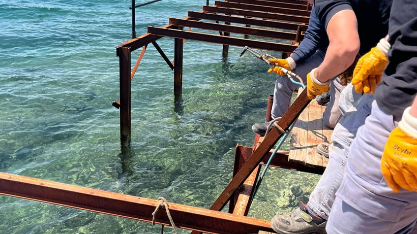 Muğla'daki Kaçak İskele Yıkıldı