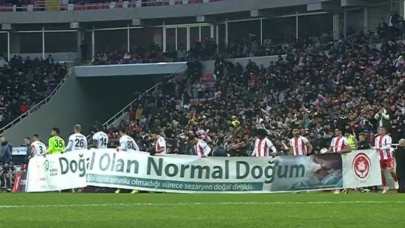 'Normal Doğum' Pankartı Tepki Çekmişti! Sivassporlu Rey Manaj Kadınlardan Özür Diledi