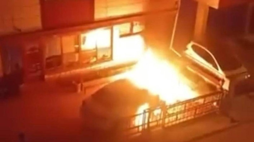 Otomobili Kundaklayıp Kaçtı