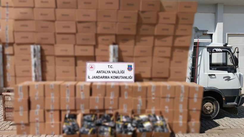 Antalya’da Kaçak Tütün Operasyonu