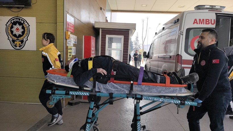 Bursa'da 5 Metreden Düşen İşçi Ağır Yaralandı