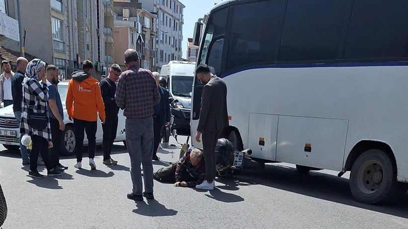 Tekirdağ’da Motosiklet İle Minibüs Çarpıştı, 1 Yaralı