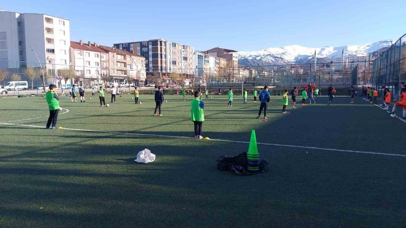 Muş'ta Futbol Oynayan Yetenekler Tek Tek İzlendi