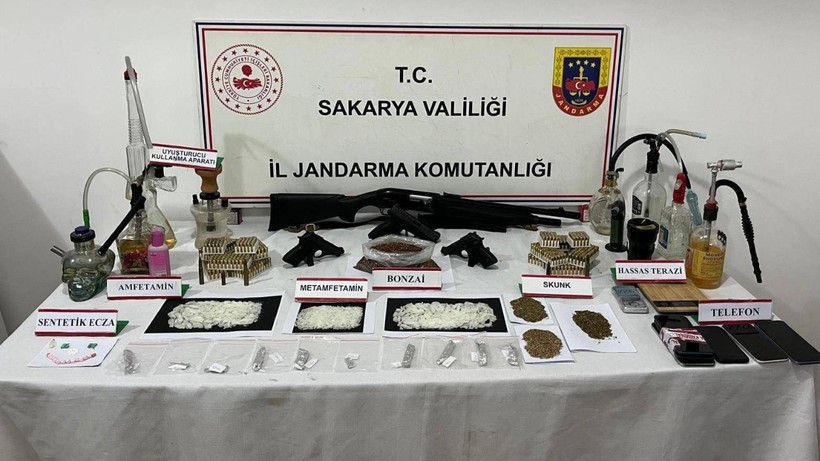 Sakarya'da Uyuşturucu ve Silah Kaçakçılığı Operasyonu