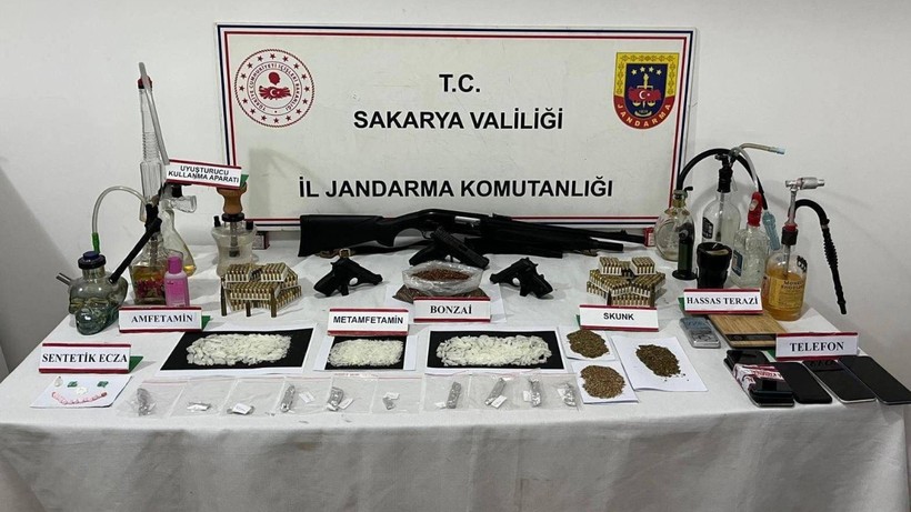 Sakarya'da Uyuşturucu ve Silah Operasyonu