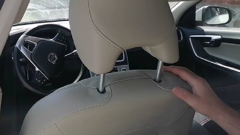 Arabanın Koltuk Başlıklarındaki Metal Çubuklar Meğer Bu İşe Yarıyormuş! Sürücülerin Yarısı Bilmiyor