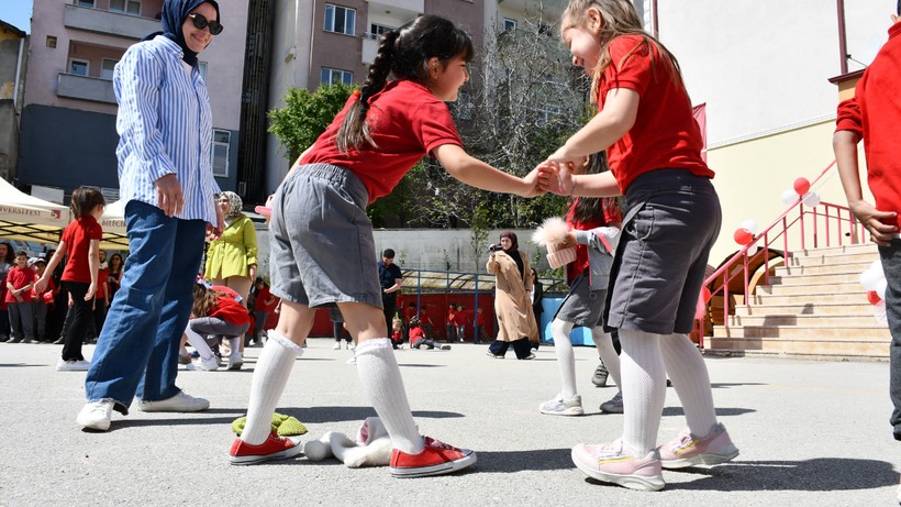 Bilecik'te Çocukları Eğlendiren Oyun