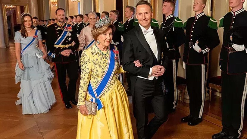 Norveç Kraliçesi Hastaneye Kaldırıldı