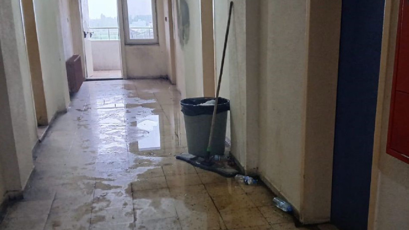 Öğrenciler Yurdu Basan Suya İsyan Etti