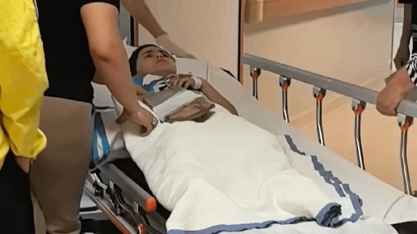 Parkta Oynayan Çocuğun Eline Çivili Tahta Saplandı