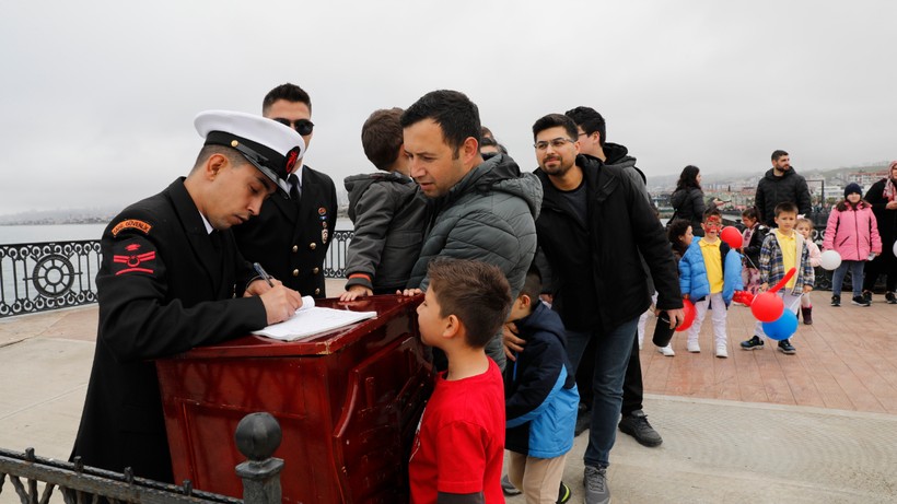 Samsun'da Ziyarete Açılan Gemi Şaşırttı