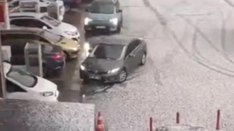 Ankara'da Sağanak ve Dolu Hayatı Felç Etti