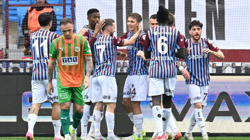Süper Lig'de 7 Gollü Nefes Kesen Maç! Trabzonspor Sahasında Alanyaspor'u Mağlup Etti