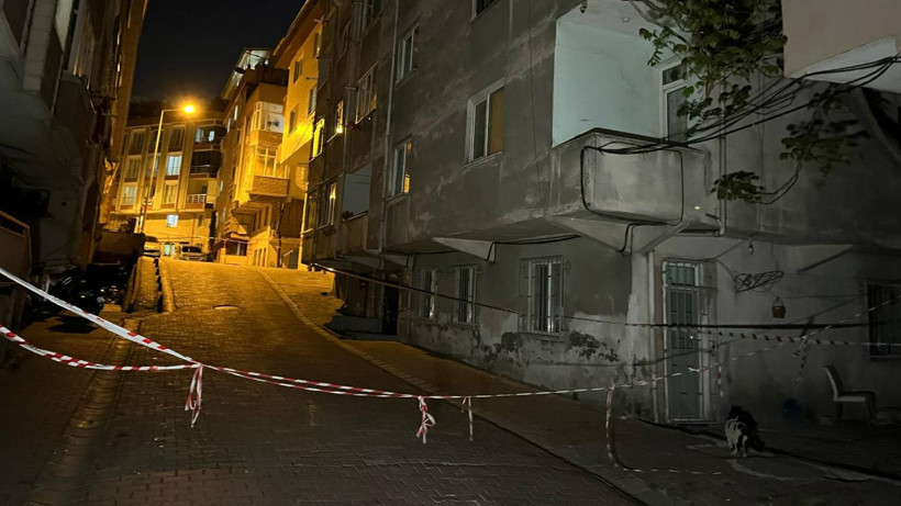 İstanbul'da 6.2'lik Deprem Sonrası 5 Katlı Bina Tahliye Edildi