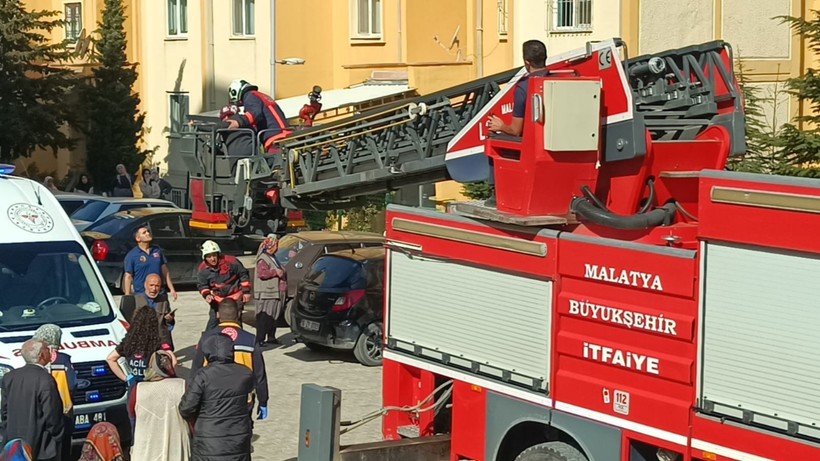Malatya’da Apartman Yangını: 3 Yaşlı Vatandaş Kurtarıldı